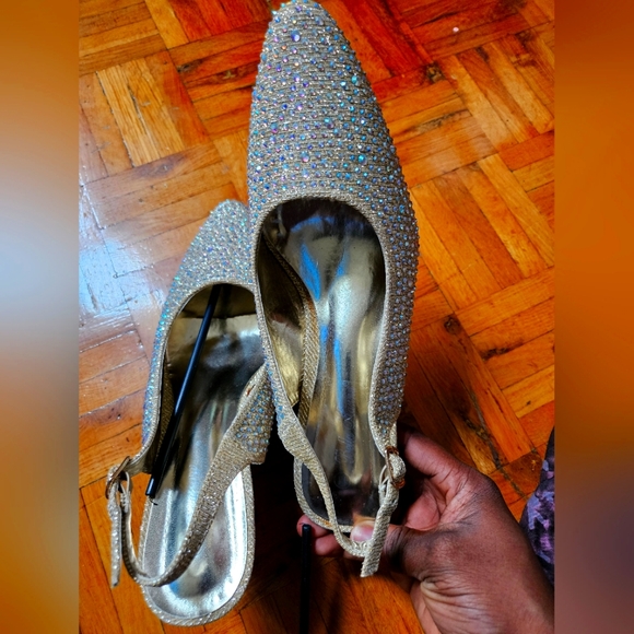 Bella Hannah rhinestones dress shoe in Gold, U.S 11 - Picture 3 of 8